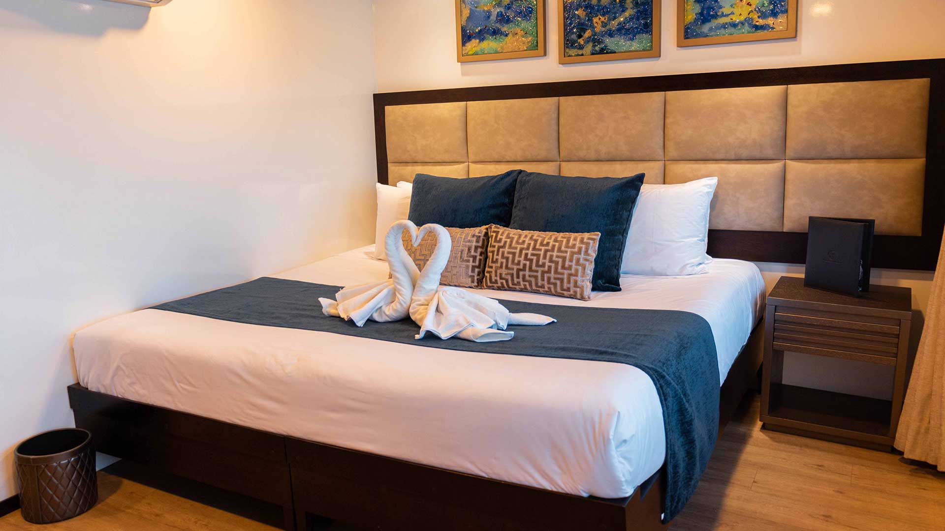 Cabins Slide Alya Catamaran - Galaxy Expeditions