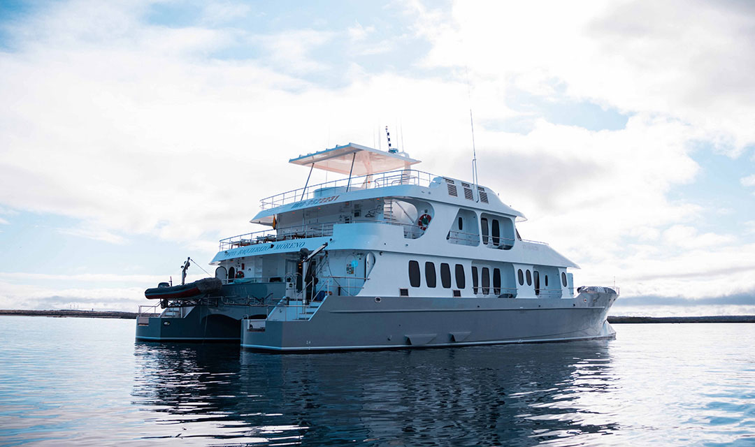  Slide Exterior Alya Catamaran - Galaxy Expeditions
